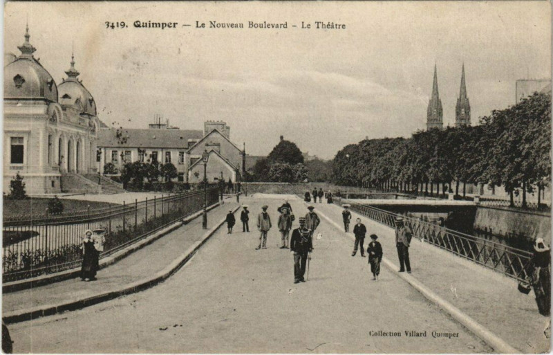 Carte postale ancienne Quimper - Le Nouveau Boulevard - Le Théatre à Quimper