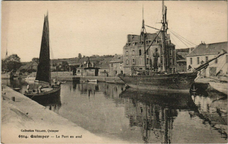 Carte postale ancienne Quimper - Le Port en aval à Quimper