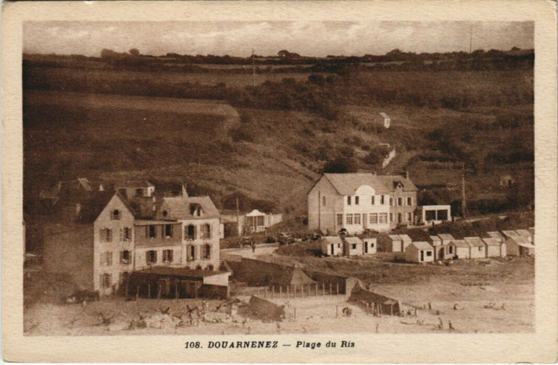 Carte postale ancienne Douarnenez - Plage du Ris à Douarnenez