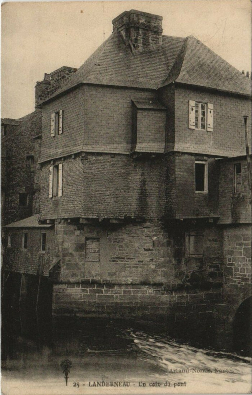 Carte postale ancienne Landerneau - Un coin du Pont à Landerneau