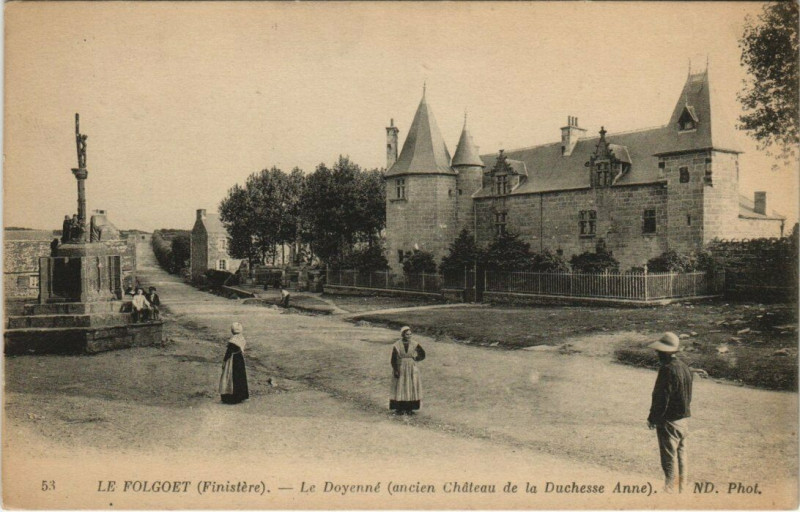 Carte postale ancienne Le Folgoet - Le Doyenné au Folgoët