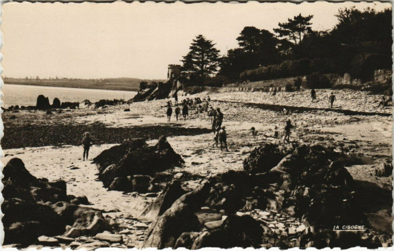 Carte postale ancienne Locquirec Greve de la roche tombee à Locquirec