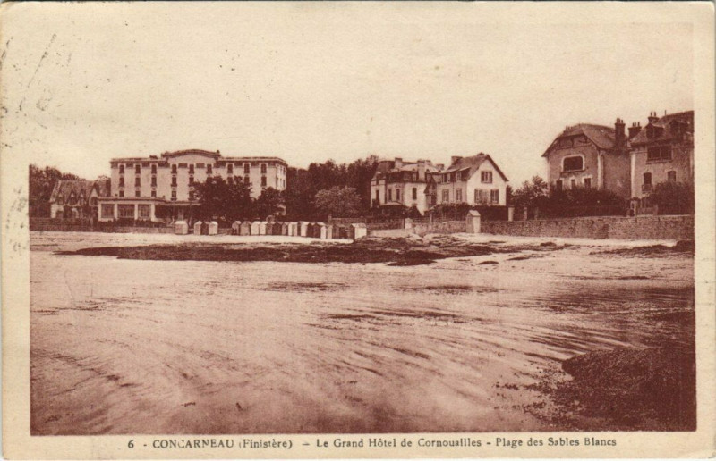 Carte postale ancienne Concarneau - Le Grand Hotel de Cornouailles à Concarneau
