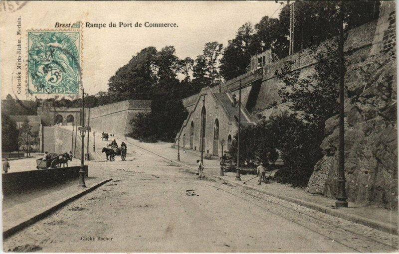 Carte postale ancienne Brest Rampe d Port de Commerce à Brest