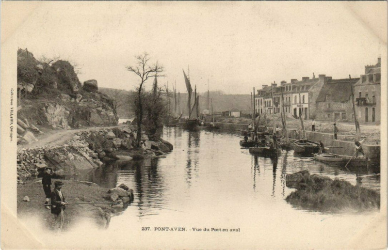 Carte postale ancienne Pont-Aven Vue du Port en aval à Pont-Aven