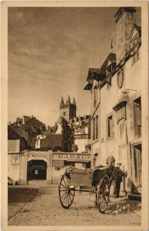 Carte postale ancienne Quimperle Vieilles Maisons dur la Plac Nationale à Quimperlé