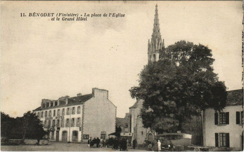 Carte postale ancienne Benodet La Place de l'Eglise à Bénodet