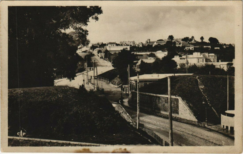 Carte postale ancienne Brest Route du Conquet à Brest