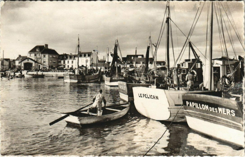 Carte postale ancienne Lesconil - Le Port