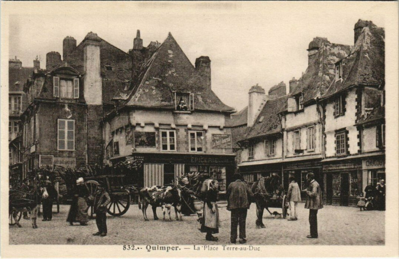 Carte postale ancienne Quimper La Place Terre-au-Duc à Quimper
