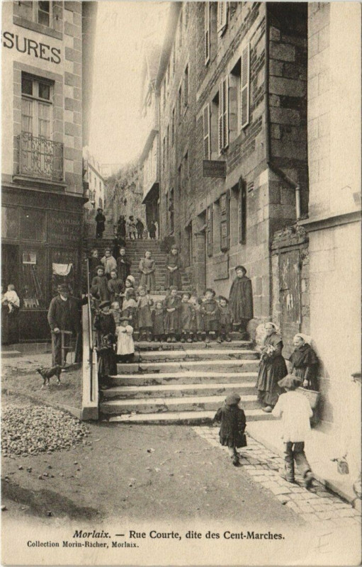 Carte postale ancienne Morlaix Rue Courte dite des Cent-Marches à Morlaix
