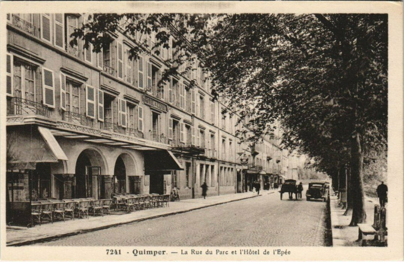 Carte postale ancienne Quimper Rue du Parc et Hotel de l'Epee à Quimper