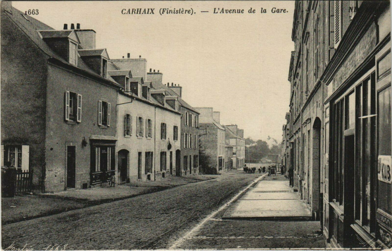 Carte postale ancienne Carhaix Avenue de la Gare