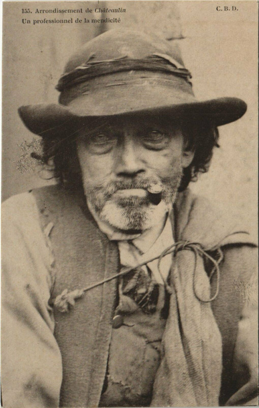Carte postale ancienne Arr. De Chateaulin Un professionnel de la mendicité à Châteaulin