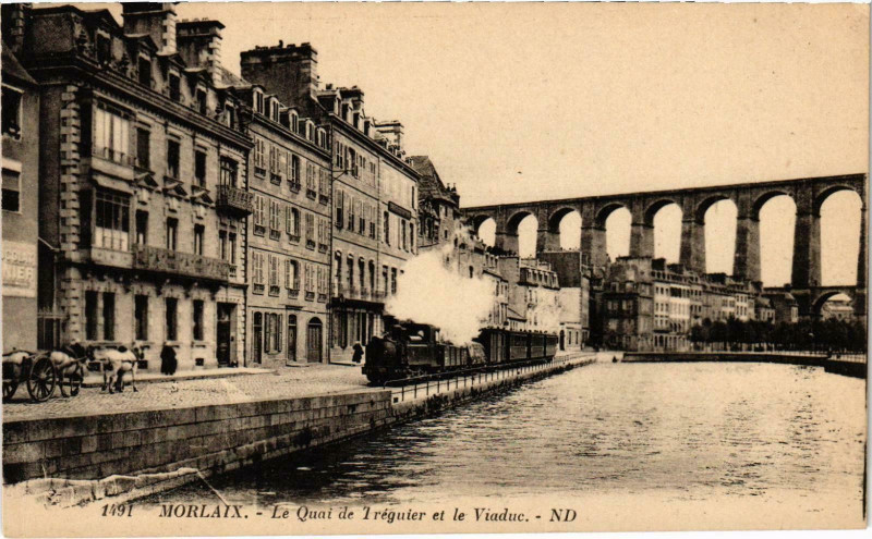Carte postale ancienne Morlaix Quai de Treguier et le Viaduc Tram Vapeur à Morlaix