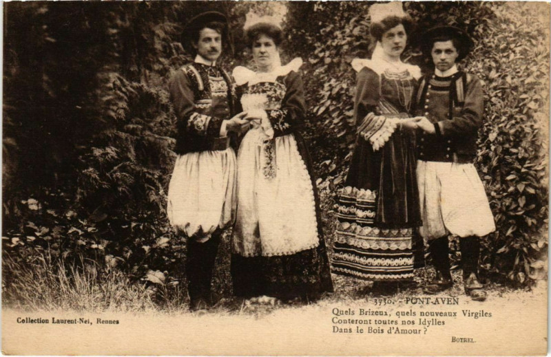 Carte postale ancienne Pont Aven- Costumes France à Pont-Aven