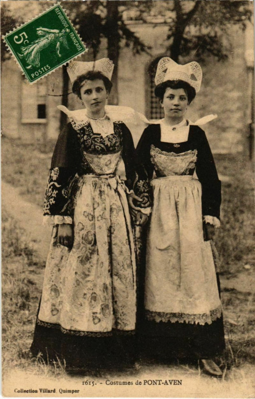 Carte postale ancienne Pont Aven- Costumes France à Pont-Aven