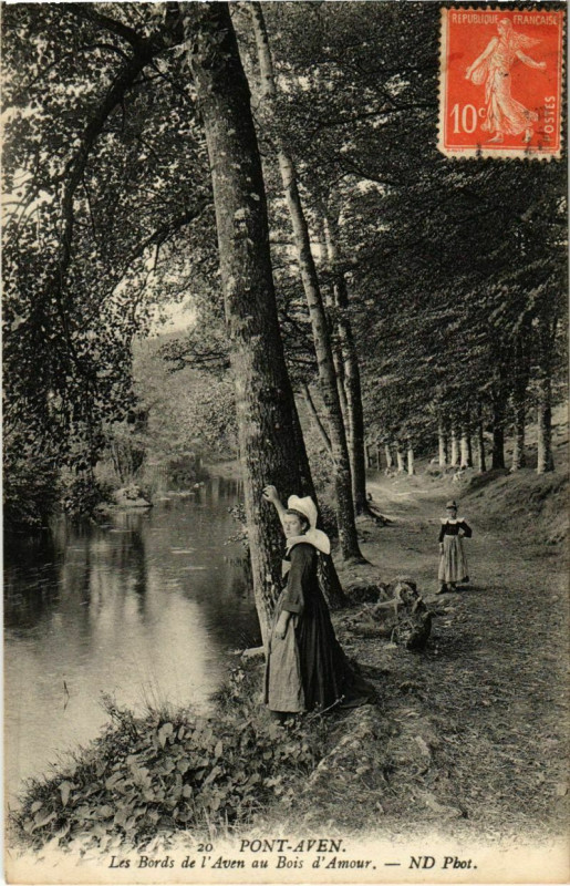 Carte postale ancienne Pont Aven- Les Bords de l'Aven au Bois d'Amour France à Pont-Aven