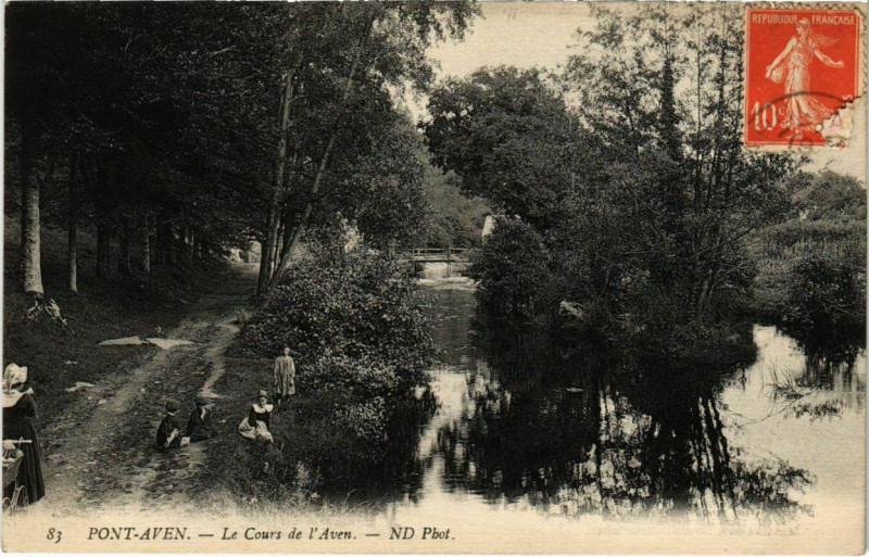 Carte postale ancienne Pont Aven- Le Cours de l'Aven France à Pont-Aven