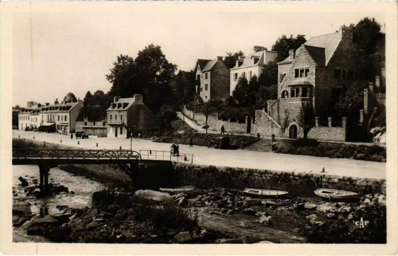 Carte postale ancienne Pont Aven- Les Quais France à Pont-Aven