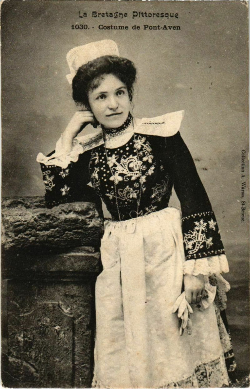 Carte postale ancienne Pont Aven- Costume France à Pont-Aven