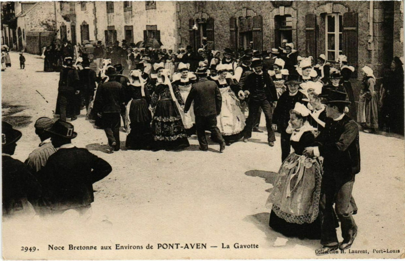 Carte postale ancienne Pont Aven- Noce Bretonne France à Pont-Aven