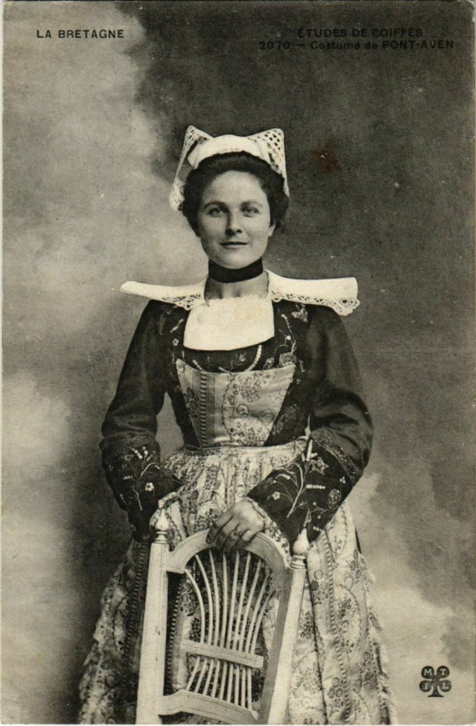 Carte postale ancienne Pont Aven- Costume France à Pont-Aven