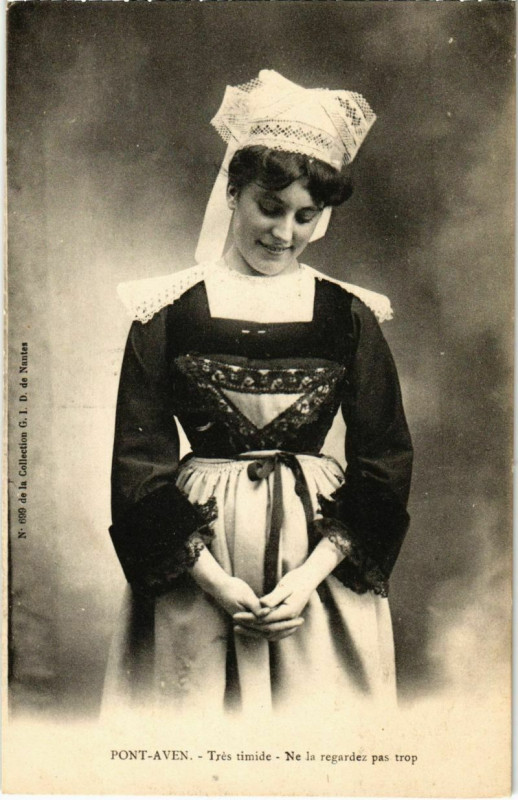 Carte postale ancienne Pont Aven- Tres timide, Ne la regadez pas trop France à Pont-Aven