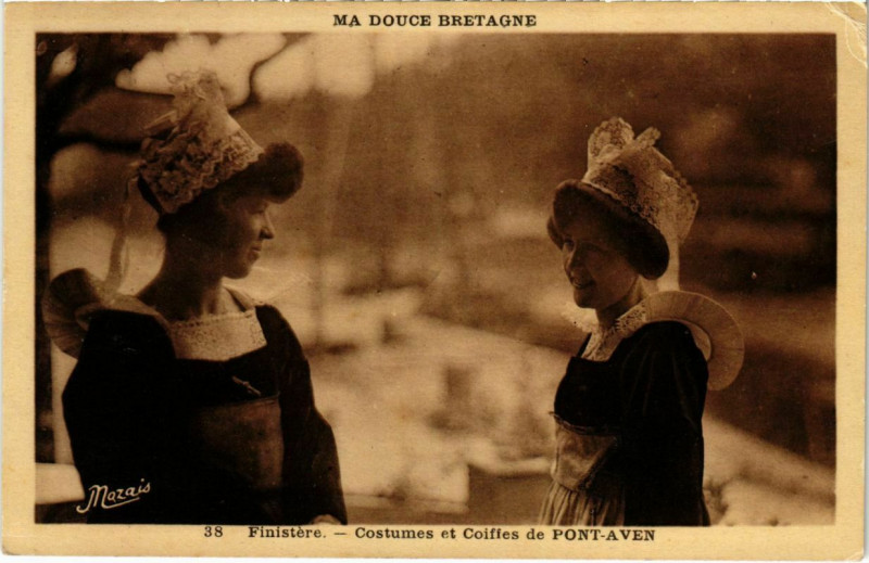Carte postale ancienne Pont Aven- Costumes et Coiffes France à Pont-Aven