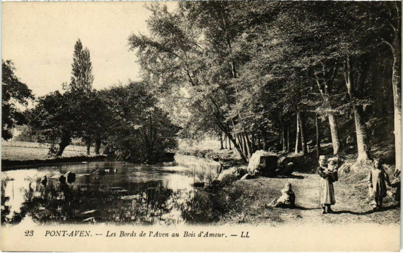 Carte postale ancienne Pont Aven- Les Bords de l'Aven au Bois d'Amour France à Pont-Aven