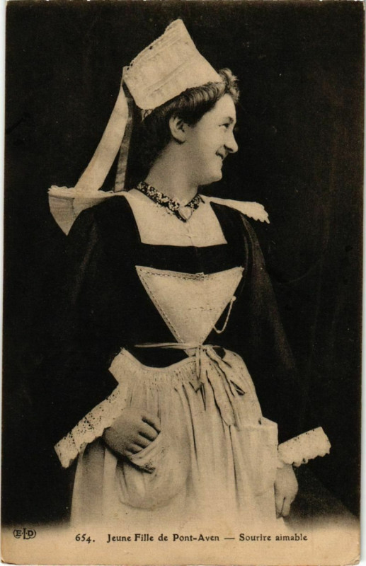 Carte postale ancienne Pont Aven- Jeune fille ,Sourire aimable France à Pont-Aven