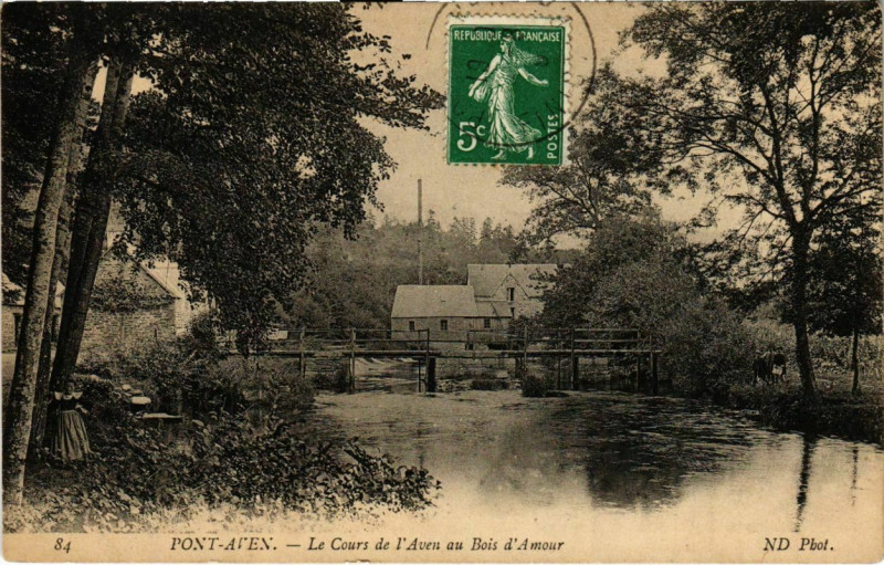 Carte postale ancienne Pont Aven- Le Cours de l'Aven au Bois d'Amour France à Pont-Aven