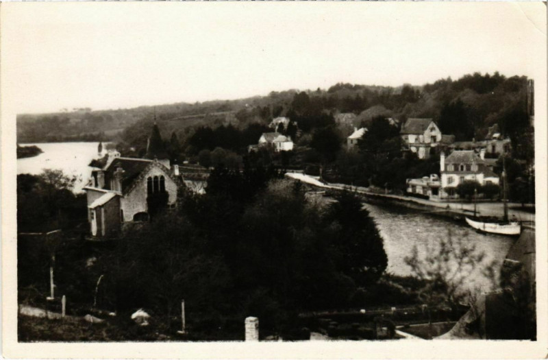 Carte postale ancienne Pont Aven- Le cours sinueux de l'Aven France à Pont-Aven