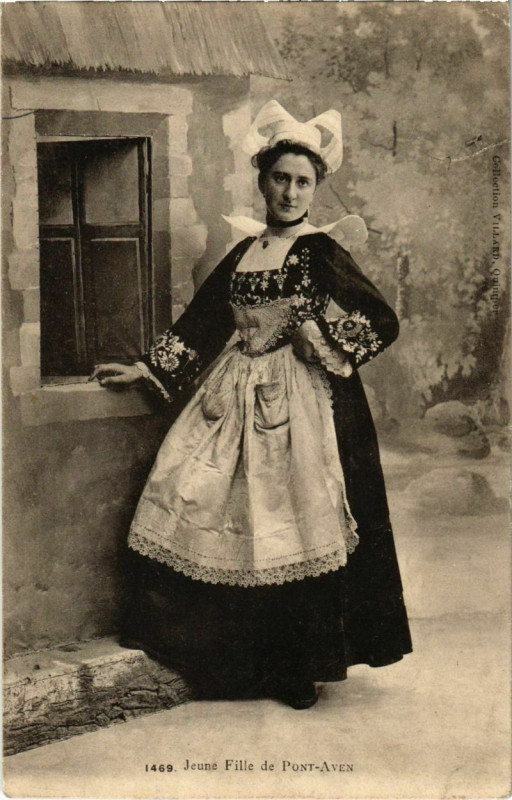 Carte postale ancienne Pont Aven- Jeune fille France à Pont-Aven