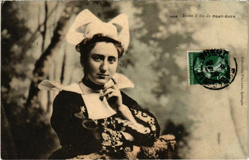 Carte postale ancienne Pont Aven- Jeune fille France à Pont-Aven