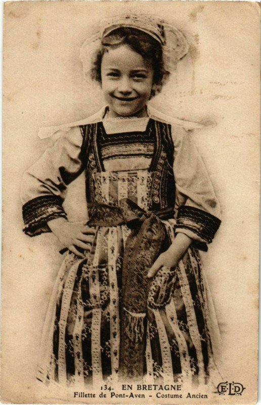 Carte postale ancienne [SOLD] Cpa Fillette de Pont Aven, Costume Ancien France à Pont-Aven