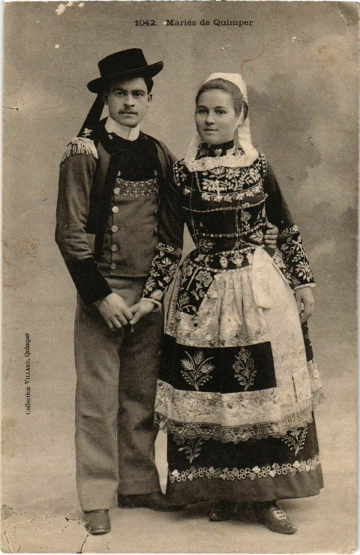 Carte postale ancienne Quimper- Maries France à Quimper