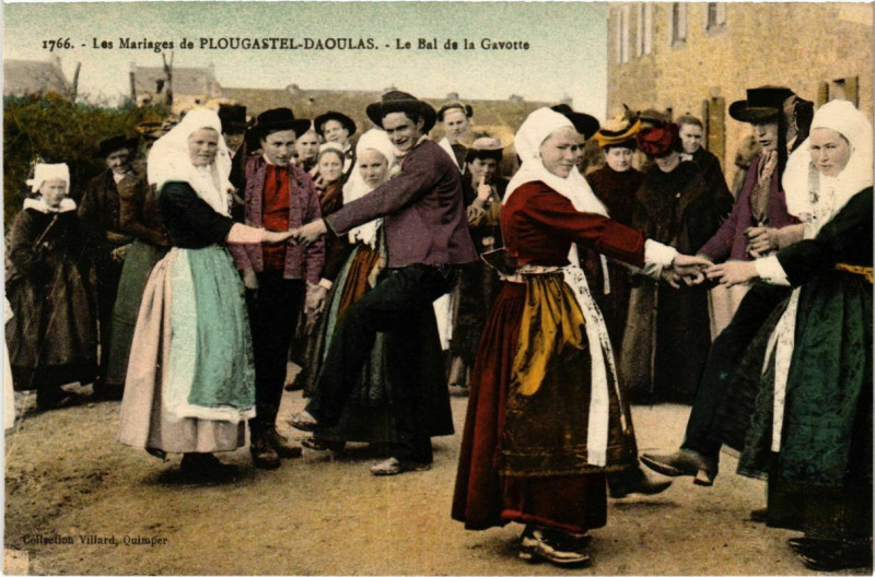 Carte postale ancienne Plougastel Daoulas- Le Bal de la Gavotte France à Daoulas