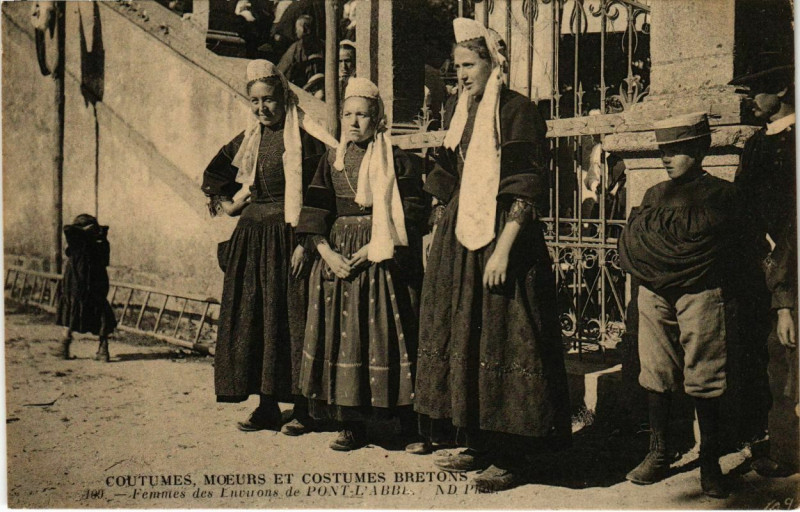 Carte postale ancienne Pont l'Abbe- Femmes France à Pont-l'Abbé