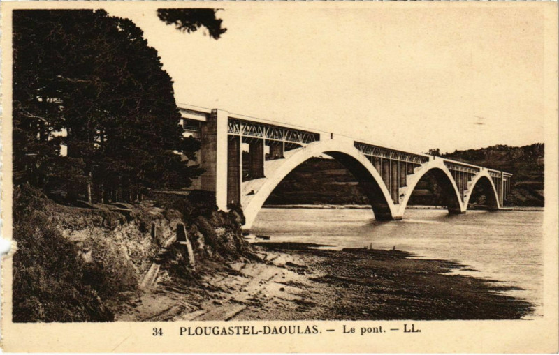 Carte postale ancienne Plougastel Daoulas- Le pont France à Daoulas