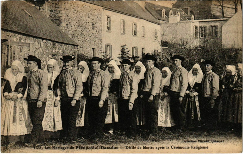 Carte postale ancienne Plougastel Daoulas- Les Mariages France à Daoulas