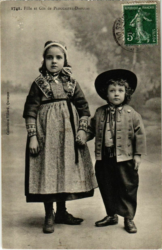 Carte postale ancienne Plougastel Daoulas- Fille et Gas France à Daoulas