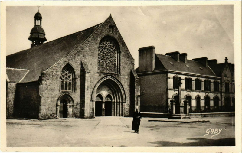 Carte postale ancienne Pont l'Abbe- Eglise des Carmes France à Pont-l'Abbé