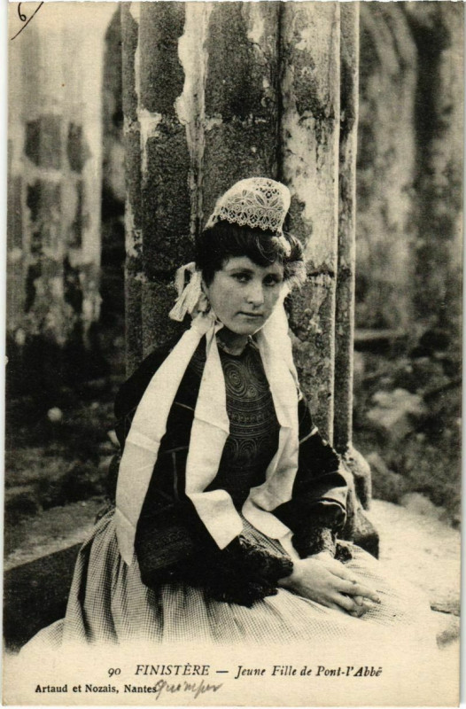 Carte postale ancienne Pont l'Abbe- Jeune Fille France à Pont-l'Abbé