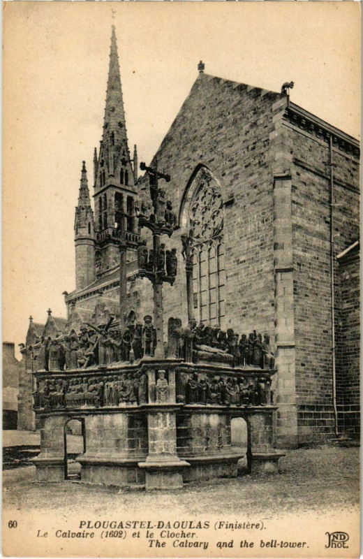 Carte postale ancienne Plougastel Daoulas- Le Calvaire et le Clocher France à Daoulas