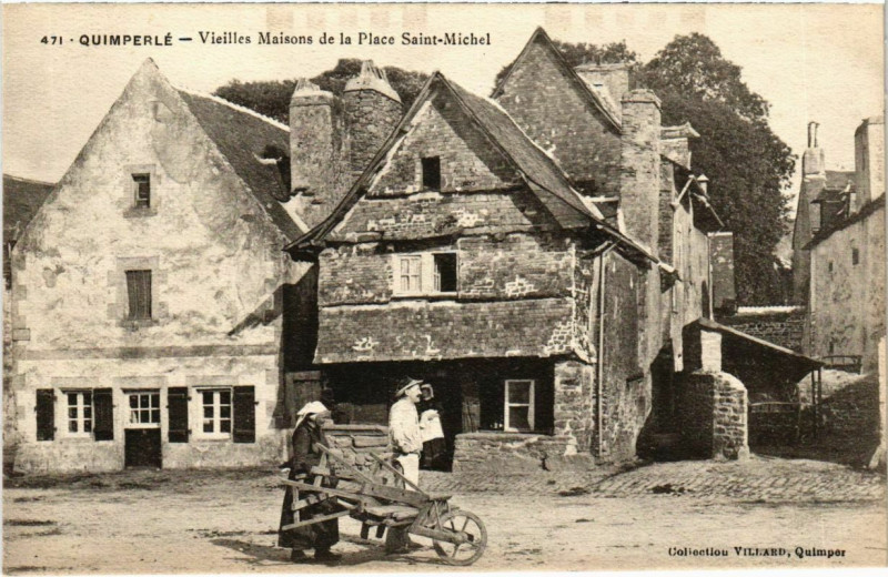 Carte postale ancienne Quimperle- Vieilles Maisons de la Place Saint Michel France à Quimperlé