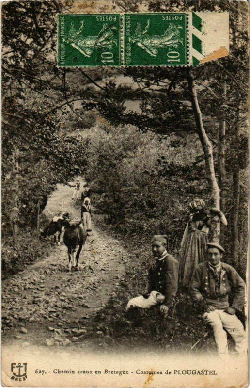 Carte postale ancienne Plougastel Daoulas- Costumes France à Daoulas