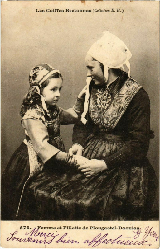 Carte postale ancienne Plougastel Daoulas- Femme et Filette France à Daoulas