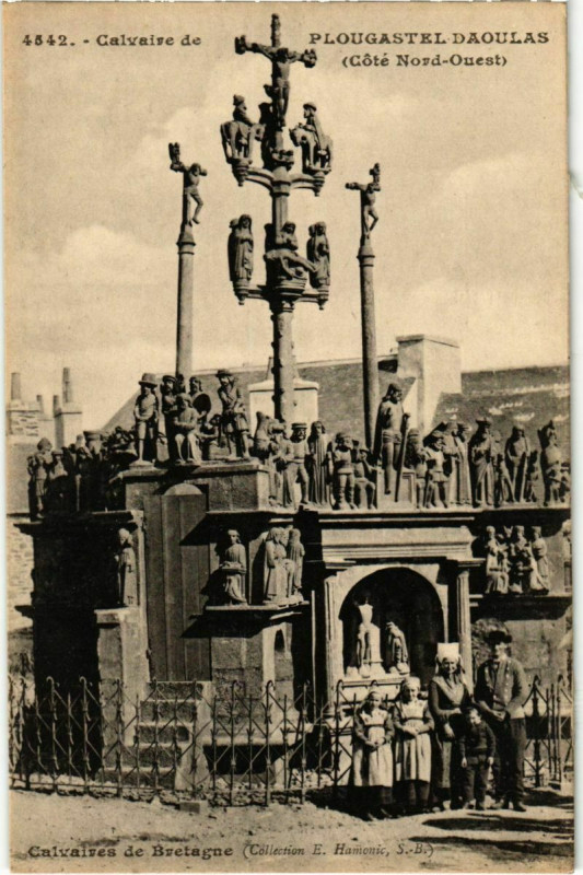Carte postale ancienne Plougastel Daoulas- Calvaire France à Daoulas