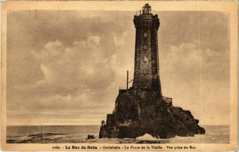 Carte postale ancienne Le Raz-de-Sein - Gorlebella - Le Phare de la Vieille